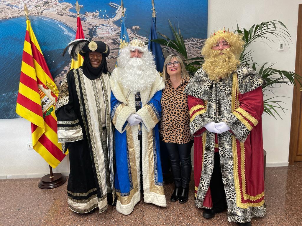 Santa Pola celebrará la Cabalgata de Reyes este martes día 6 a las 12:00 horas Santa Pola celebrará la Cabalgata de Reyes este martes día 6 a las 12:00 horas