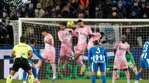 Sivera y Boyé salvan un punto ante la indulgencia del Oviedo Sivera y Boyé salvan un punto ante la indulgencia del Oviedo