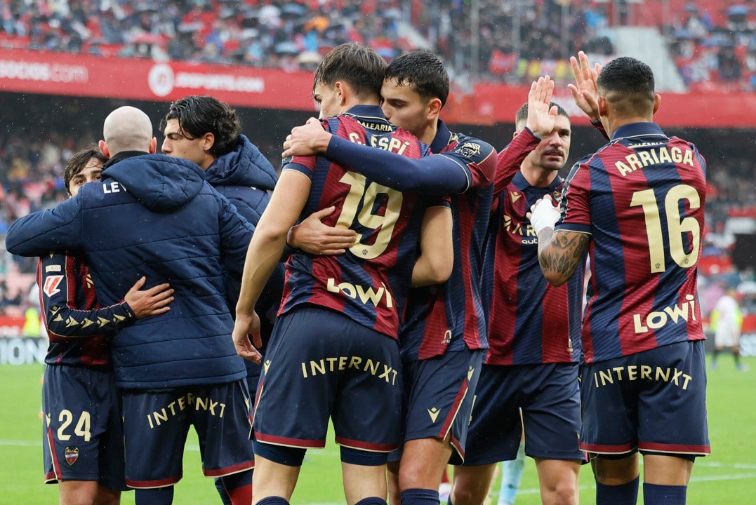 Exhibición del Levante en el campo del Sevilla Exhibición del Levante en el campo del Sevilla