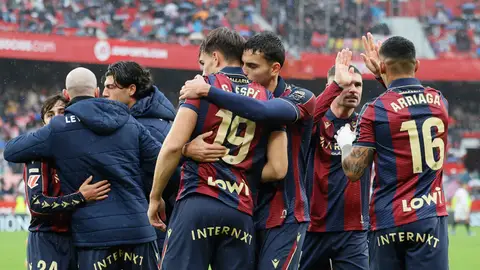 Exhibición del Levante en el campo del Sevilla Exhibición del Levante en el campo del Sevilla