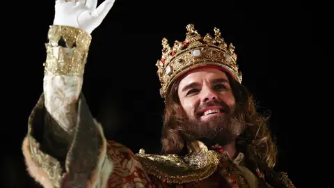 Los Reyes Magos hacen frente al frío y reparten la ilusión por toda España Los Reyes Magos hacen frente al frío y reparten la ilusión por toda España