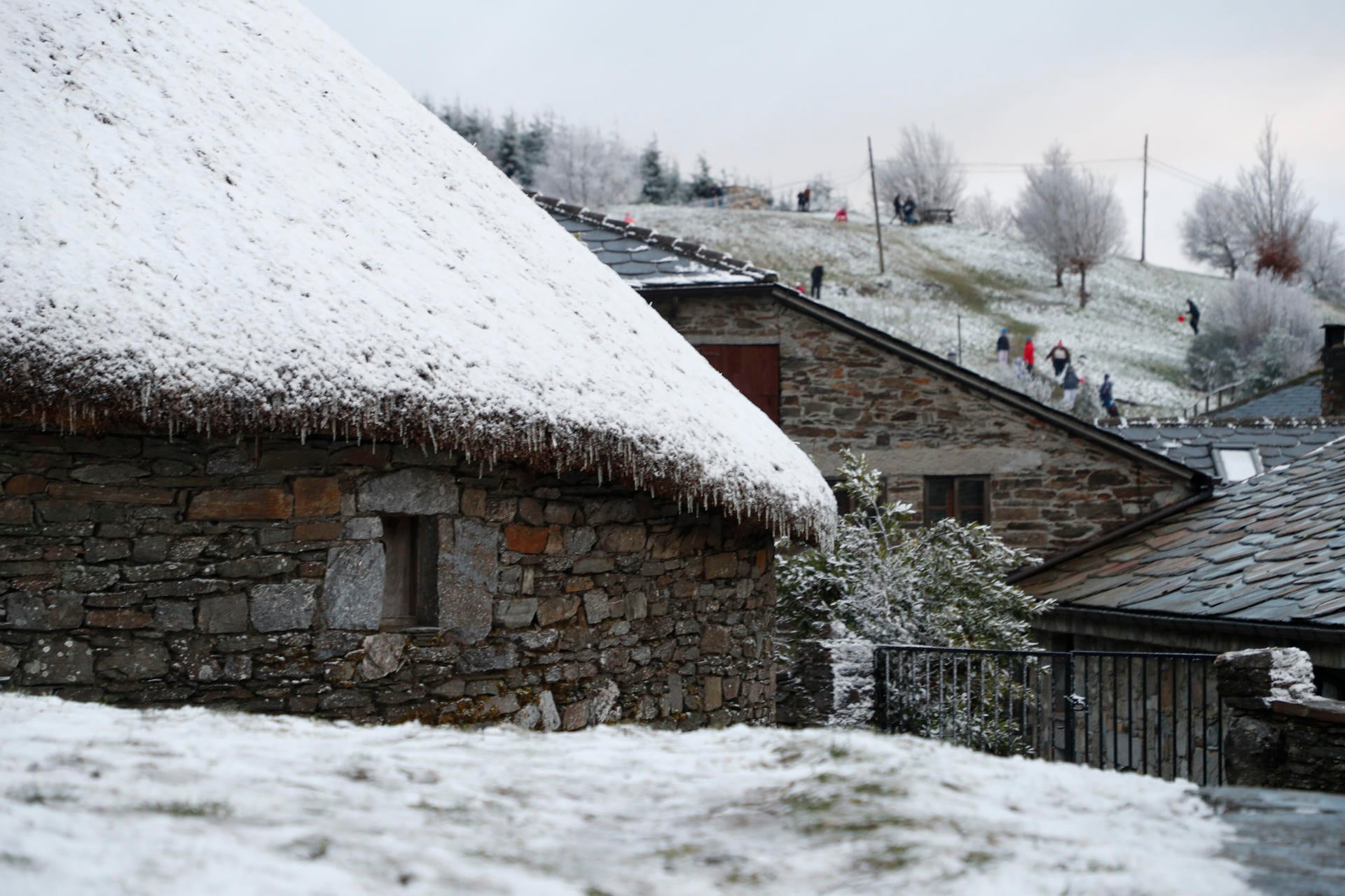 El portavoz de la Aemet desvela hasta cuándo va a nevar: "Que todo el mundo salga muy abrigado a las cabalgatas" El portavoz de la Aemet desvela hasta cuándo va a nevar: "Que todo el mundo salga muy abrigado a las cabalgatas"