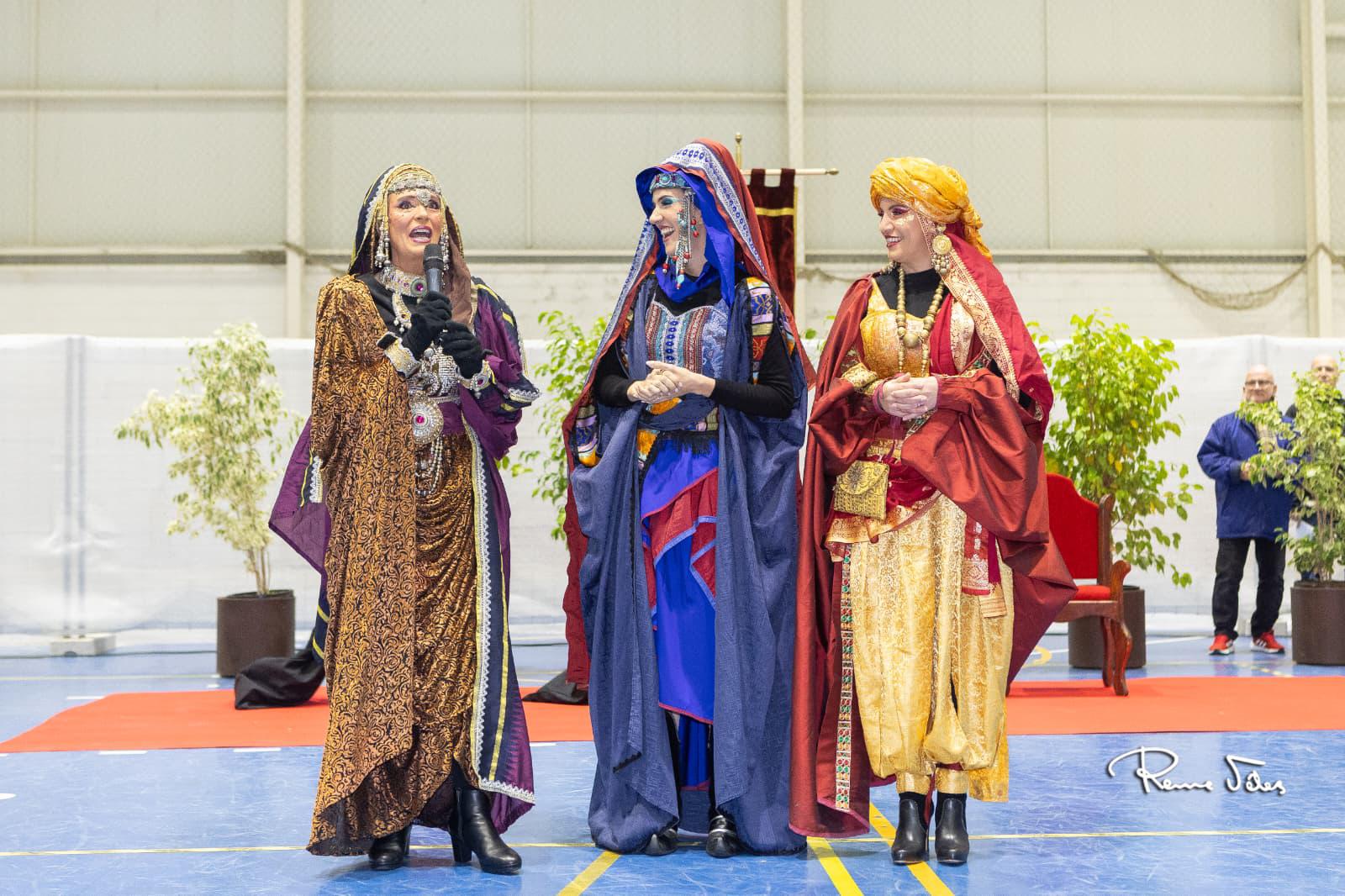 Los Reyes Magos culminan su llegada a Alicante pese a las dificultades del trayecto por la lluvia Los Reyes Magos culminan su llegada a Alicante pese a las dificultades del trayecto por la lluvia