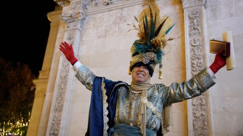 El Heraldo Real recoge las Llaves de la Ciudad de Sevilla para la llegada de SSMM Los Reyes Magos, a 4 de enero de 2026 en Sevilla (Andaluc&iacute;a, Espa&ntilde;a).