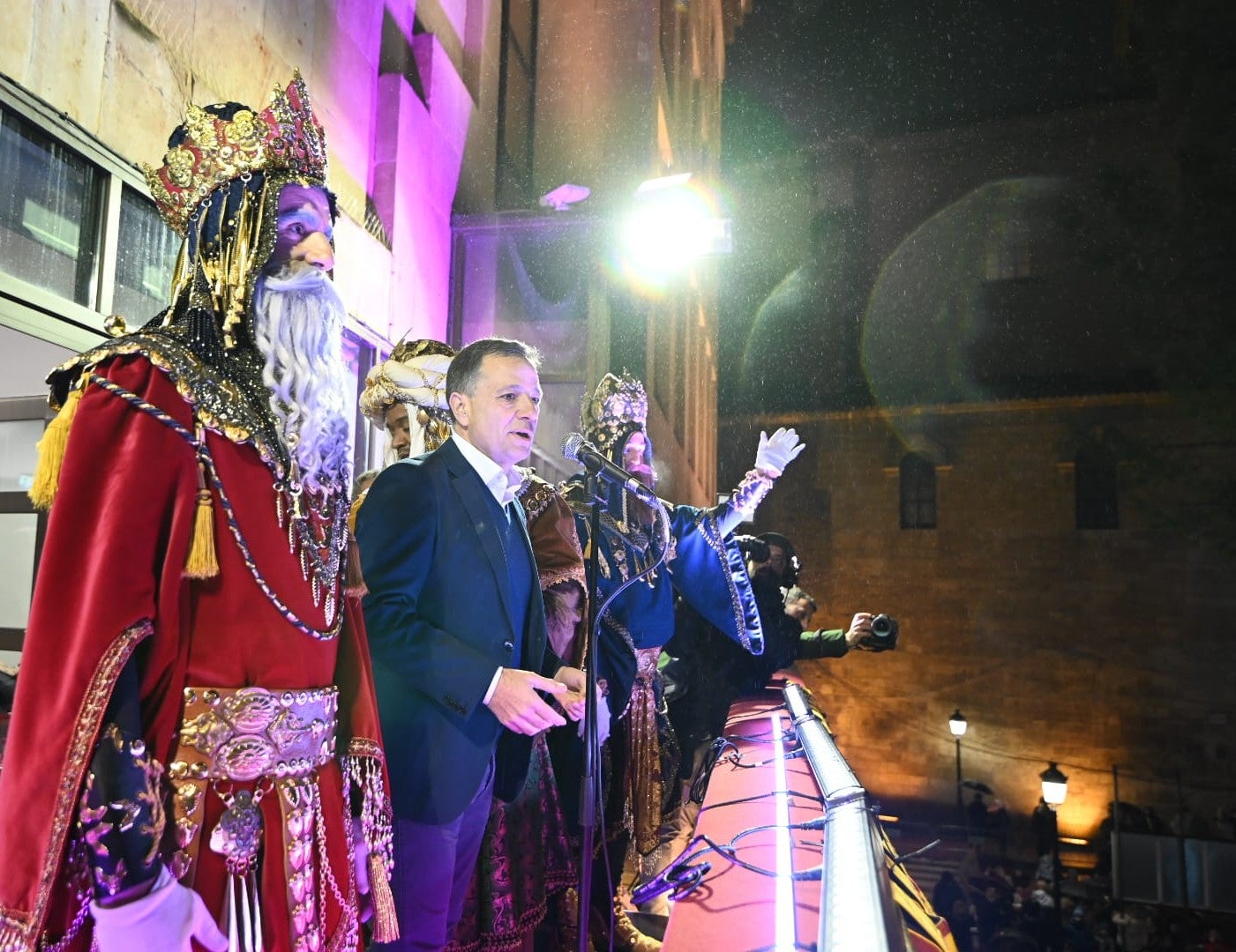 "Francis" no impidió que 50.000 personas disfrutaran de la Cabalgata de Reyes Magos en Albacete "Francis" no impidió que 50.000 personas disfrutaran de la Cabalgata de Reyes Magos en Albacete