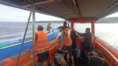 Fotografía cedida por el equipo de búsqueda y rescate de Indonesia Fotografía cedida por el equipo de búsqueda y rescate de Indonesia