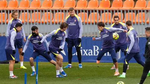 Barrios entra en la lista del Atlético para la Supercopa Barrios entra en la lista del Atlético para la Supercopa