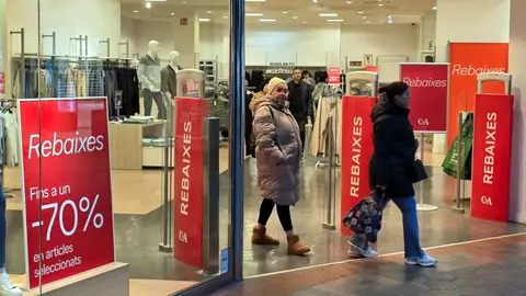 El comerç dona el tret de sortida a les rebaixes amb optimisme El comerç dona el tret de sortida a les rebaixes amb optimisme