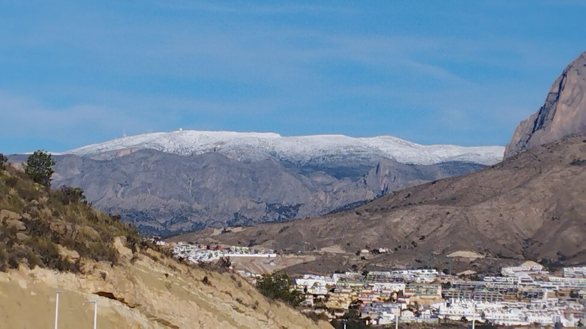 La borrasca Francis tiñe de blanco la Sierra de Aitana La borrasca Francis tiñe de blanco la Sierra de Aitana