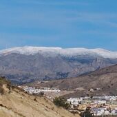 La borrasca Francis tiñe de blanco la Sierra de Aitana 