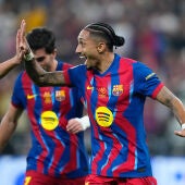 Raphinha celebra uno de sus goles al Athletic en la semifinal de la Supercopa de España 2026