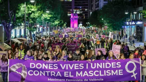 Manifestación convocada por el Moviment Feminista de València bajo el lema "Dones, vives i unides contra el masclisme", en 2022. Manifestación convocada por el Moviment Feminista de València bajo el lema "Dones, vives i unides contra el masclisme", en 2022.