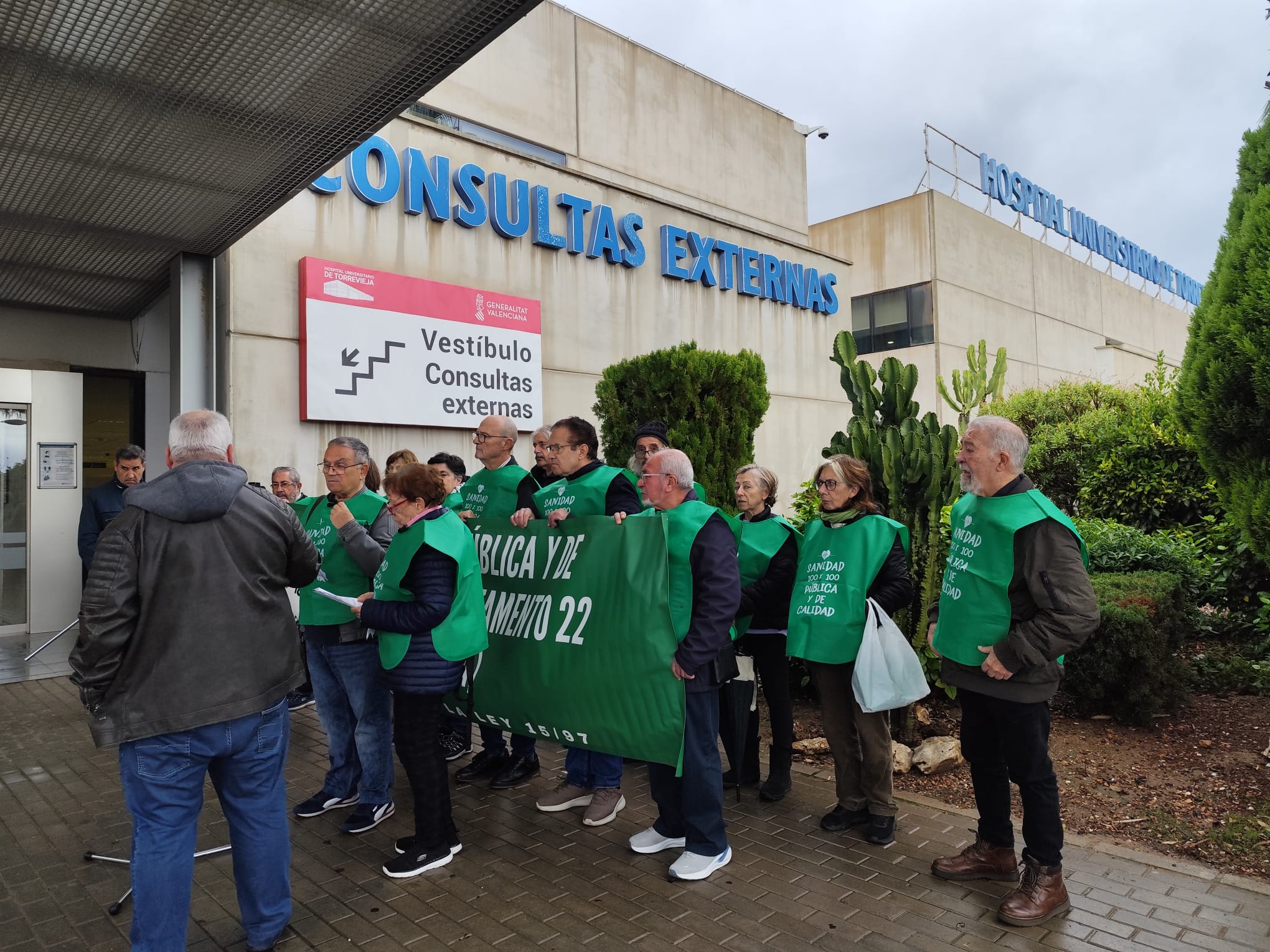 La plataforma por la Sanidad alerta de esperas en Urgencias de hasta 90 horas estas fiestas para ingresar en el Hospital de Torrevieja La plataforma por la Sanidad alerta de esperas en Urgencias de hasta 90 horas estas fiestas para ingresar en el Hospital de Torrevieja