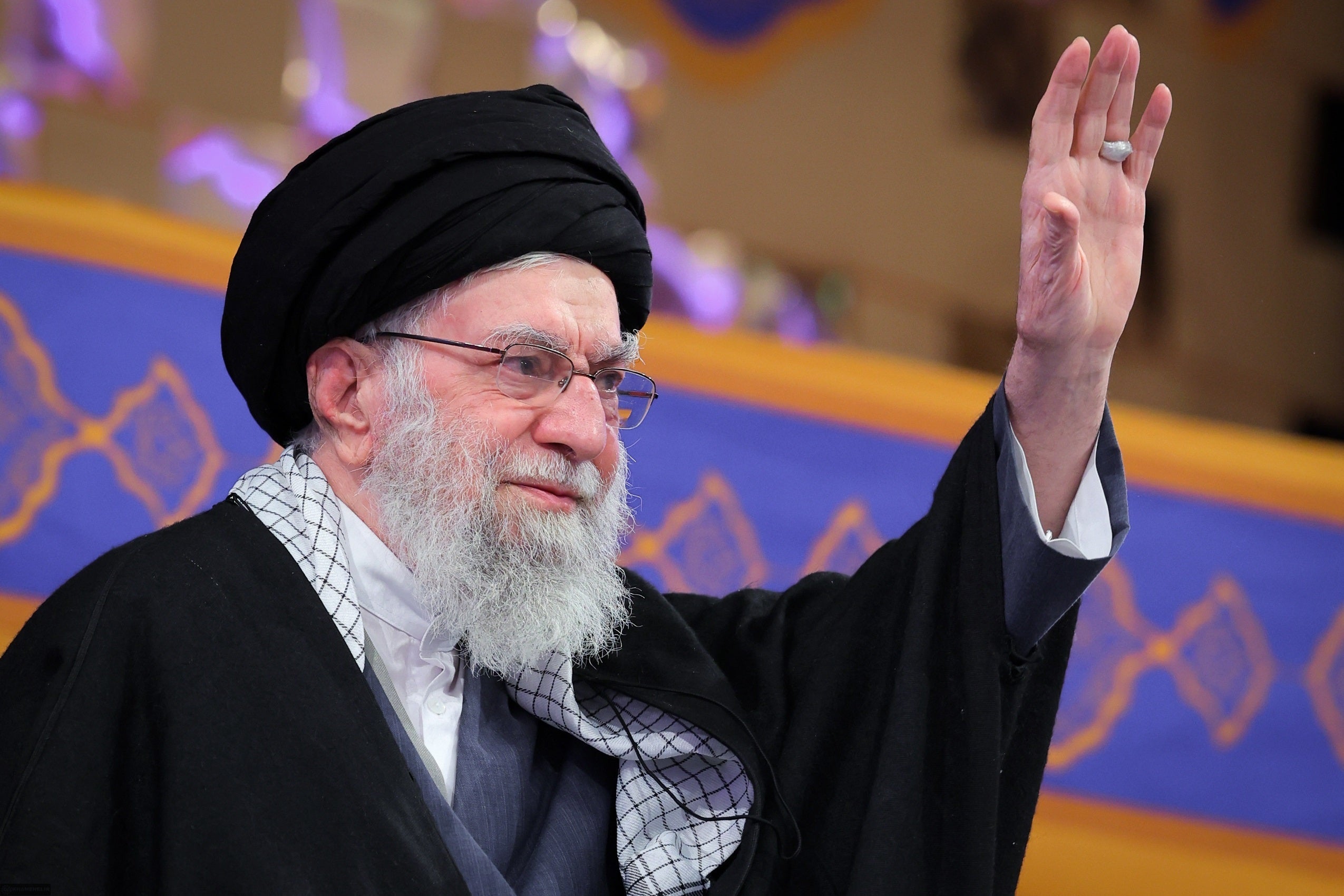 "Irán está en jaque": las protestas de los comerciantes ponen contra las cuerdas el régimen de los ayatolás "Irán está en jaque": las protestas de los comerciantes ponen contra las cuerdas el régimen de los ayatolás