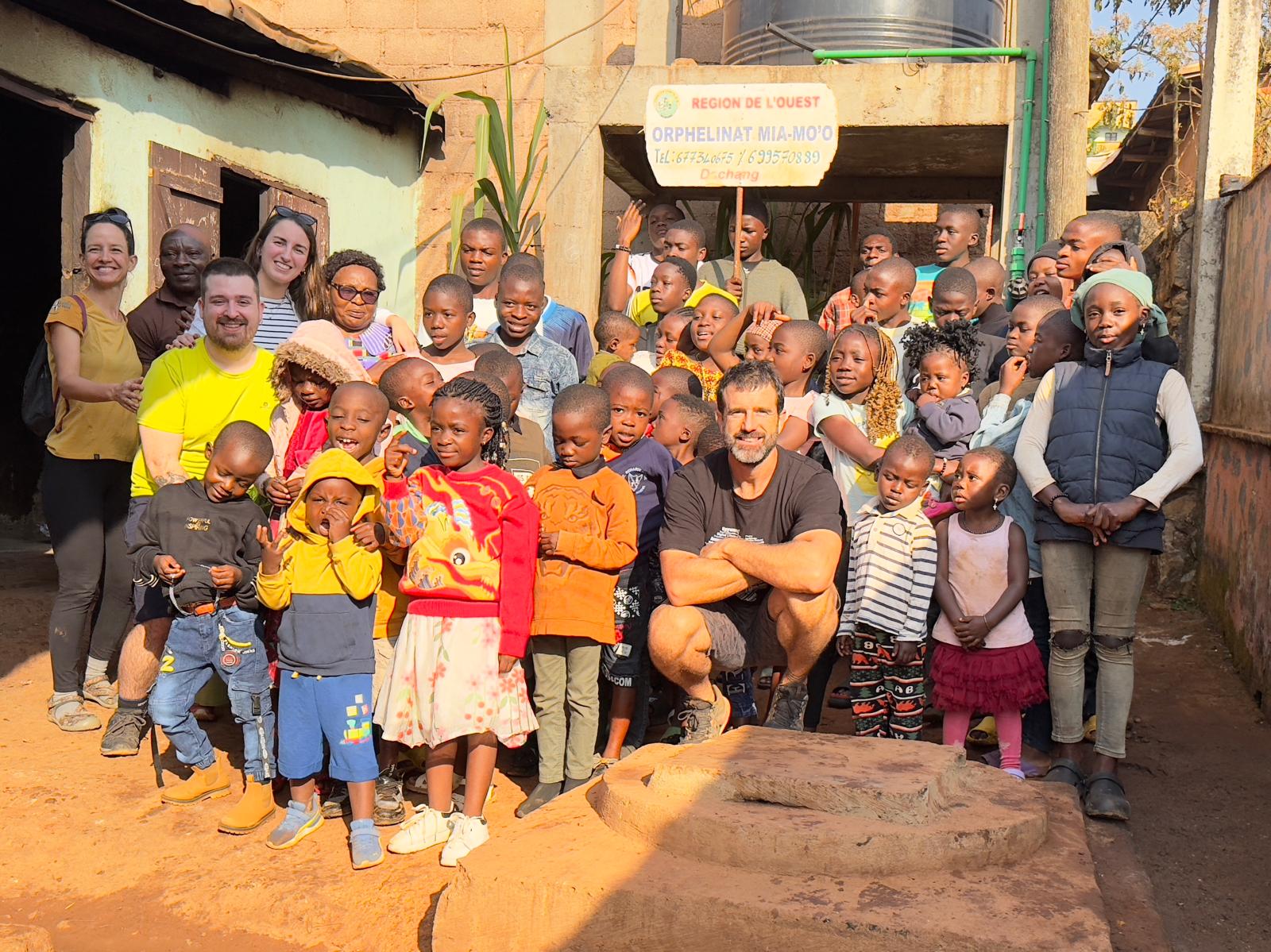 Rumbos Olvidados llega a Camerún con su proyecto más completo: incluye pozos, placas solares e incubadoras Rumbos Olvidados llega a Camerún con su proyecto más completo: incluye pozos, placas solares e incubadoras