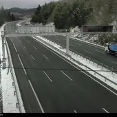 Precaución por nieve y hielo en algunos puntos de las carreteras vascas Precaución por nieve y hielo en algunos puntos de las carreteras vascas