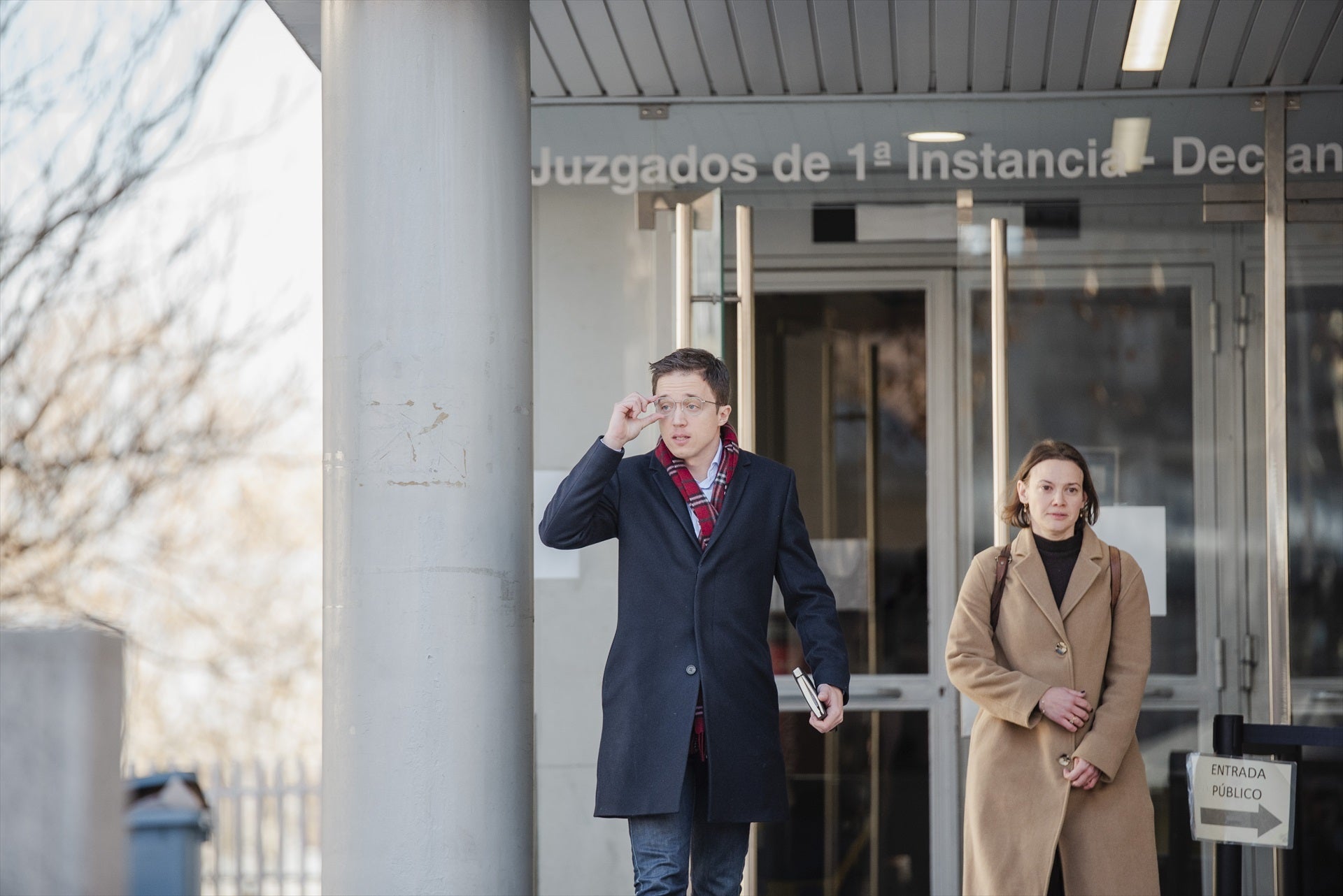 El juez paraliza la entrega del acta de apertura de juicio a Errejón hasta que se aclare si Mouliaá renunció a acusarle El juez paraliza la entrega del acta de apertura de juicio a Errejón hasta que se aclare si Mouliaá renunció a acusarle