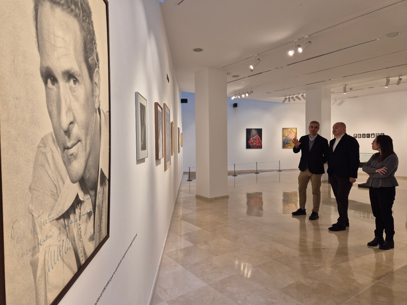 Alhaurín el Grande homenajea a Antonio Gala con una exposición en la Biblioteca Municipal Alhaurín el Grande homenajea a Antonio Gala con una exposición en la Biblioteca Municipal