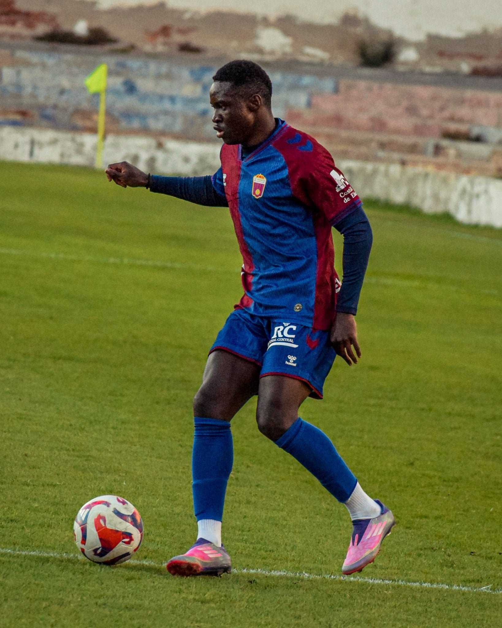 El Eldense espera la licencia de Brandon Chury y solo tiene previsto firmar un ‘9’ El Eldense espera la licencia de Brandon Chury y solo tiene previsto firmar un ‘9’