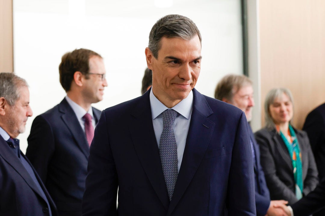 CIS de Tezanos: Sánchez mantiene su ventaja sobre Feijóo pese al batacazo electoral en Extremadura CIS de Tezanos: Sánchez mantiene su ventaja sobre Feijóo pese al batacazo electoral en Extremadura