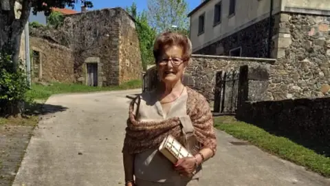 A Deputación de Ourense homenaxea ás costureiras A Deputación de Ourense homenaxea ás costureiras