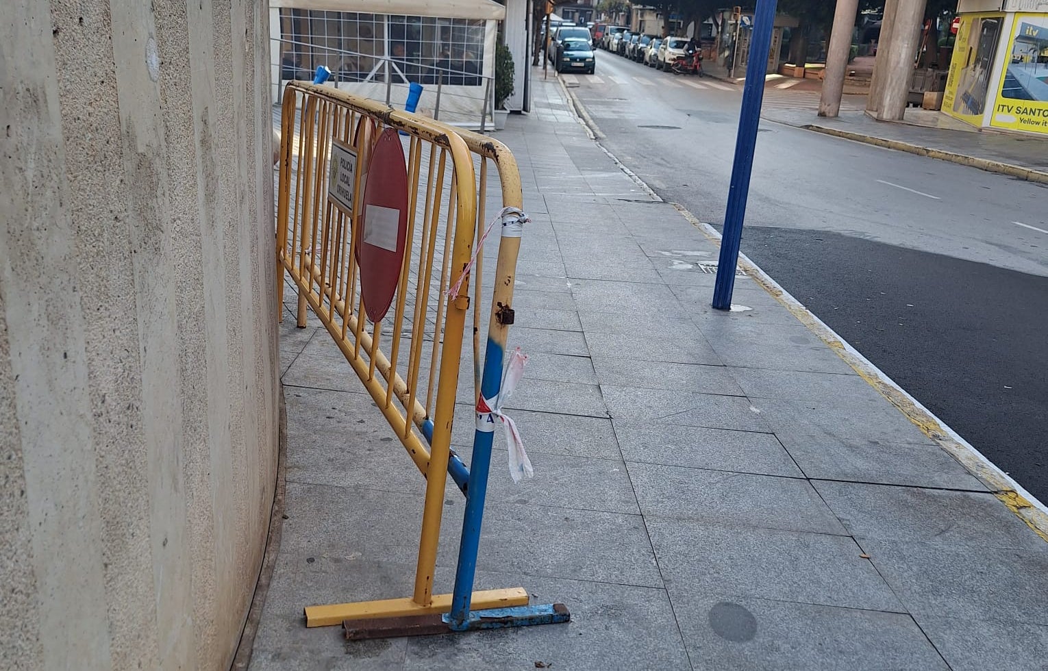 Orihuela sin Barreras denuncia la dificultad para transitar por aceras, terrazas mal ubicadas y nuevos negocios inaccesibles Orihuela sin Barreras denuncia la dificultad para transitar por aceras, terrazas mal ubicadas y nuevos negocios inaccesibles