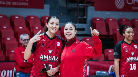 Helena Pueyo y Laia Flores reflejan la alegría de las zaragozanas Helena Pueyo y Laia Flores reflejan la alegría de las zaragozanas