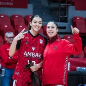 Helena Pueyo y Laia Flores reflejan la alegría de las zaragozanas Helena Pueyo y Laia Flores reflejan la alegría de las zaragozanas
