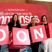 La directora del Banc de Sang i Teixits, Anna Millán, i la consellera de Salut, Olga Pané, durant la primera jornada de la Marató de Donants de Sang de Catalunya La directora del Banc de Sang i Teixits, Anna Millán, i la consellera de Salut, Olga Pané, durant la primera jornada de la Marató de Donants de Sang de Catalunya