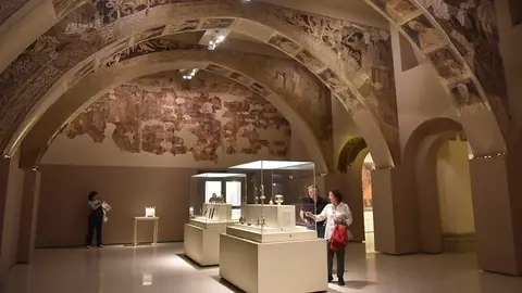 Sijena Sí pide la destitución del director del MNAC por el retraso en la devolución de las pinturas murales Sijena Sí pide la destitución del director del MNAC por el retraso en la devolución de las pinturas murales