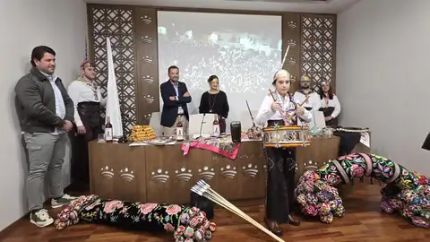 Unas 12.000 personas y 1.000 caballos con sus jinetes participarán en 'La Encamisá' de Navalvillar de Pela el 16 de enero Unas 12.000 personas y 1.000 caballos con sus jinetes participarán en 'La Encamisá' de Navalvillar de Pela el 16 de enero