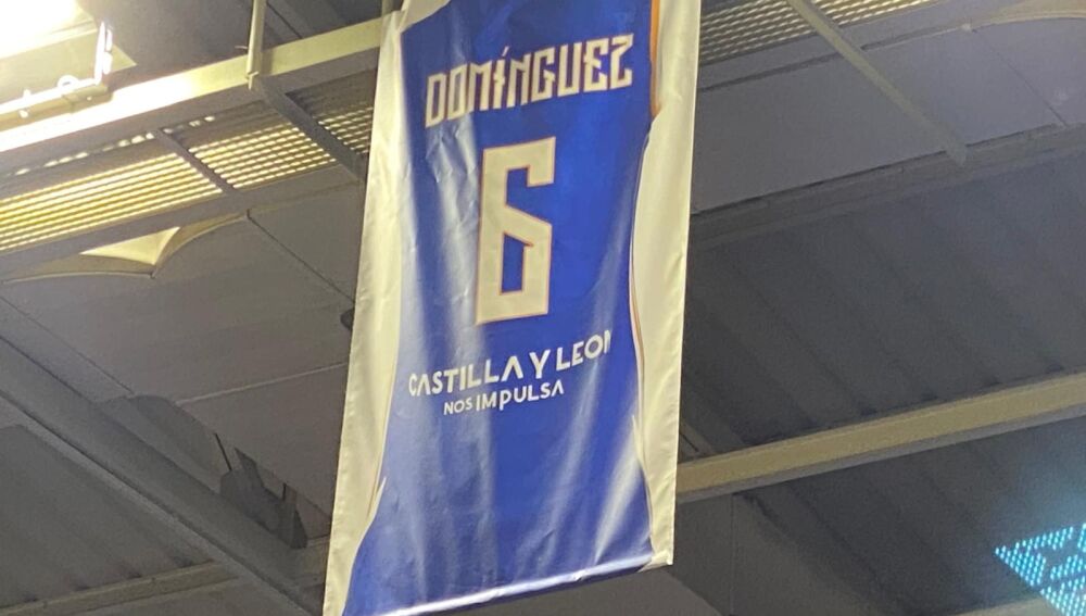 La casaca de Silvia cuelga de lo alto de la instalación desde el miércoles