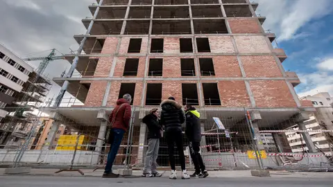 Edificio en construcción en el que han aparecido los cadáveres de los jóvenes de 20 y 13 años Edificio en construcción en el que han aparecido los cadáveres de los jóvenes de 20 y 13 años