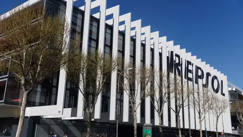 Imagen de la fachada de Repsol Imagen de la fachada de Repsol