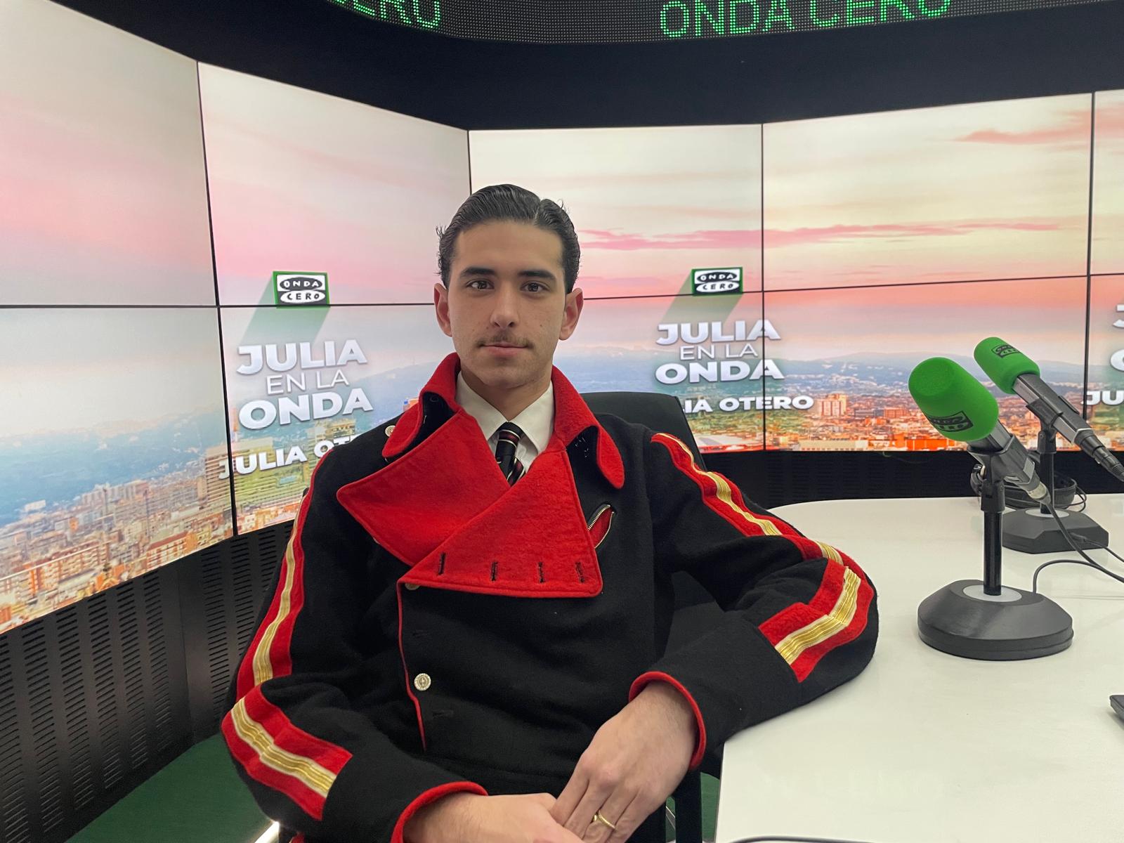 Marío Vidal, el sastre más joven de España: "Coso entre 12 y 14 horas al día"