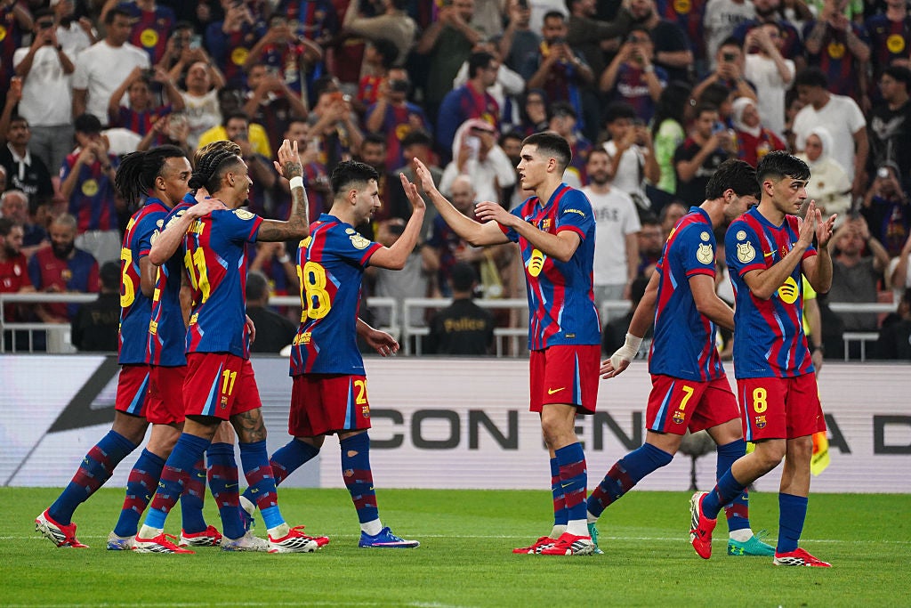 Una familia de aficionados del Barça se va a vivir la Supercopa a Arabia Saudí: "El Madrid no juega a nada, vamos a ganar" Una familia de aficionados del Barça se va a vivir la Supercopa a Arabia Saudí: "El Madrid no juega a nada, vamos a ganar"