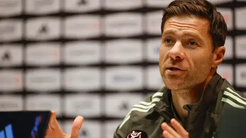 Xabi Alonso durante una rueda de prensa en Yeda, Arabia Saudí. Xabi Alonso durante una rueda de prensa en Yeda, Arabia Saudí.