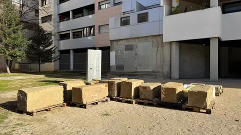 Comienza en Huesca la colocación de los restos arqueológicos en la avenida Monreal Comienza en Huesca la colocación de los restos arqueológicos en la avenida Monreal