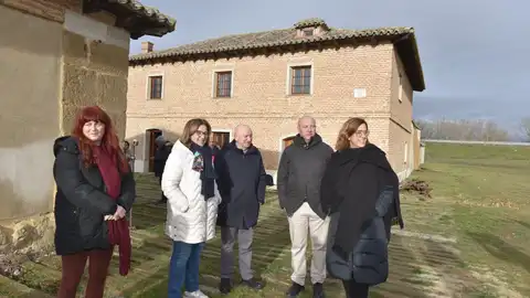 Concluyen las obras de adecuación del albergue-cafetería del conjunto histórico de ‘Sahagún el Viejo’ y la nueva pasarela en Paredes de Nava .