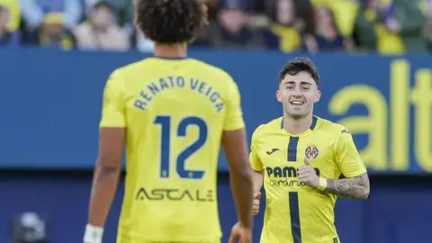 Alberto Moleiro, tras marcar ante el Alavés Alberto Moleiro, tras marcar ante el Alavés