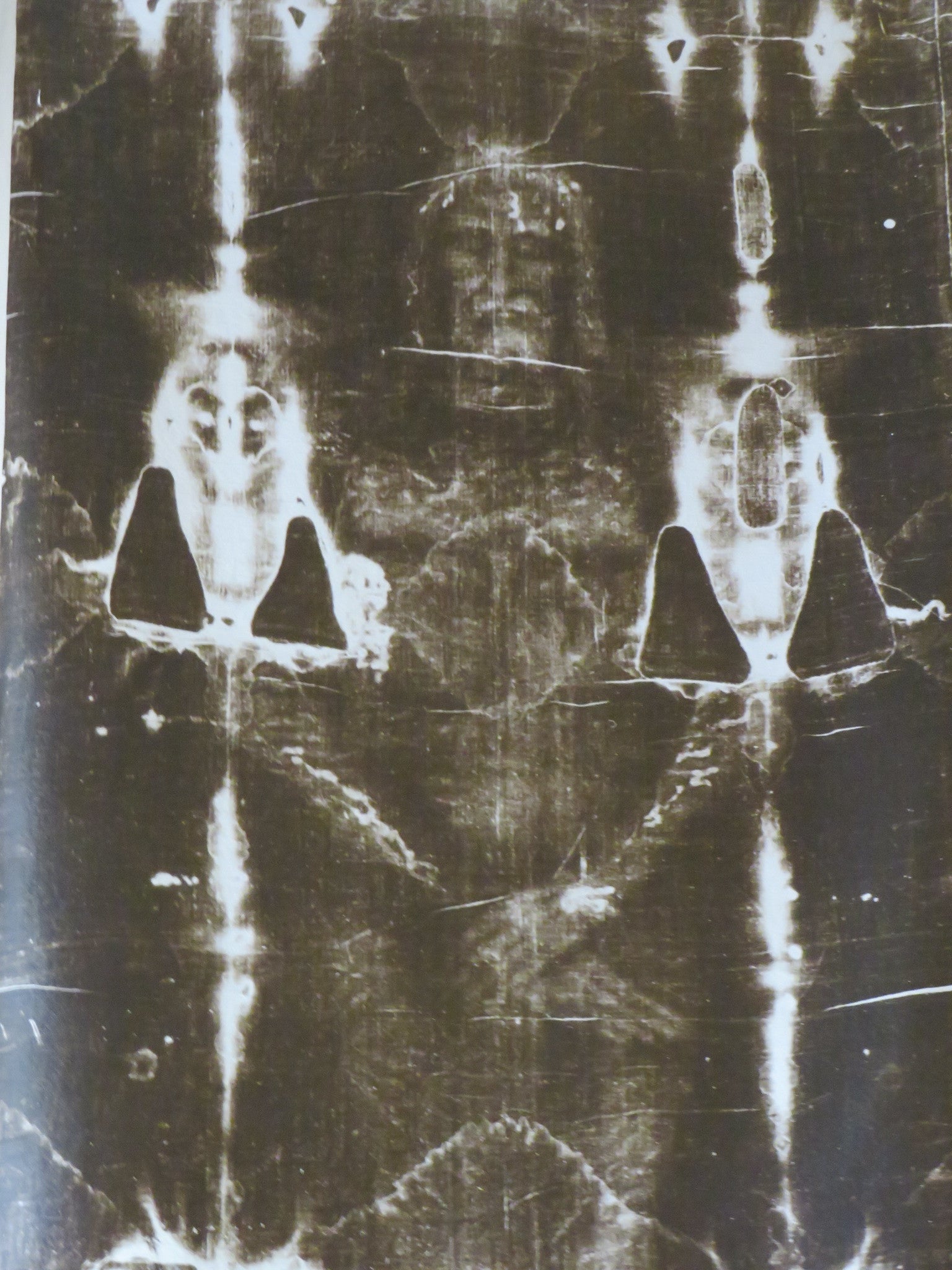 Una investigación sobre fotos de alta resolución de la Sábana Santa revela que la imagen se formó por radiación Una investigación sobre fotos de alta resolución de la Sábana Santa revela que la imagen se formó por radiación