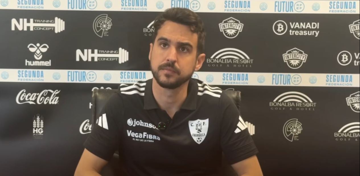 El entrenador oriolano, Carlos de las Cuevas, reconoce que su equipo tuvo falta de eficacia de cara a gol El entrenador oriolano, Carlos de las Cuevas, reconoce que su equipo tuvo falta de eficacia de cara a gol