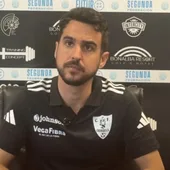 El entrenador oriolano, Carlos de las Cuevas, reconoce que su equipo tuvo falta de eficacia de cara a gol El entrenador oriolano, Carlos de las Cuevas, reconoce que su equipo tuvo falta de eficacia de cara a gol