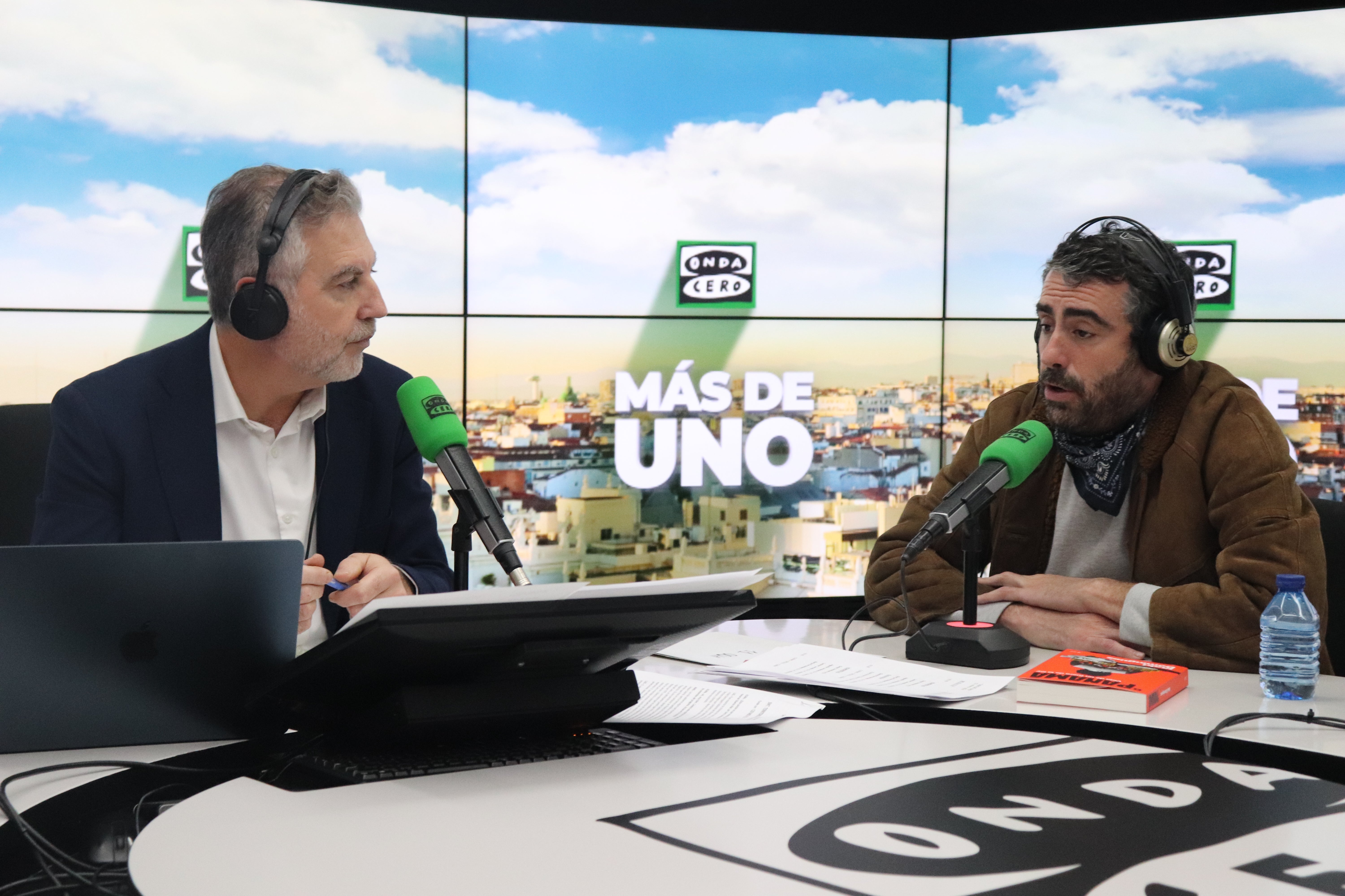 Carlos Alsina junto a Iñaki Domínguez Carlos Alsina junto a Iñaki Domínguez