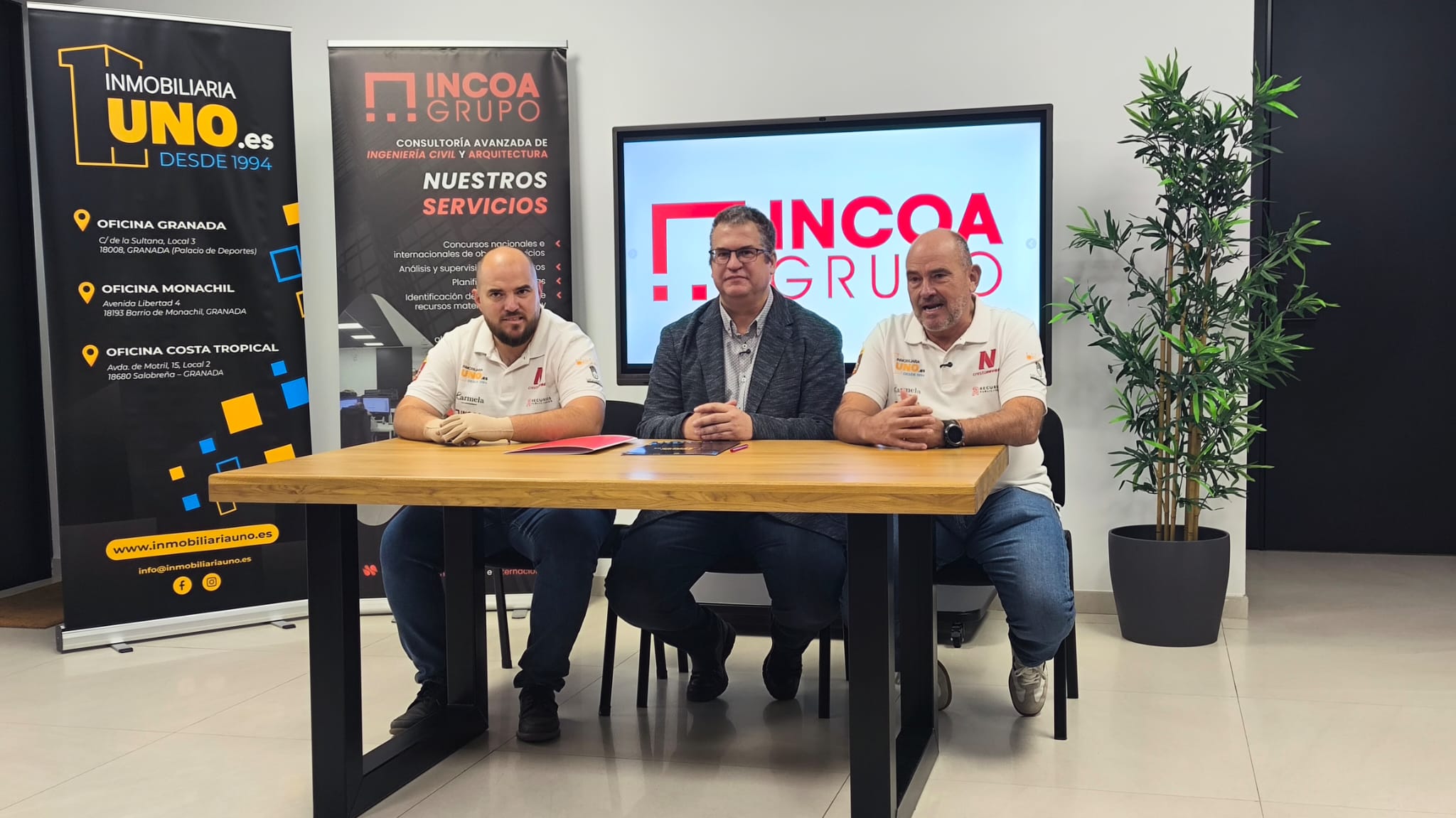José Manuel Pozo, CEO de INCOA, celebra la nueva victoria de Los Raúles en el Dakar Classic José Manuel Pozo, CEO de INCOA, celebra la nueva victoria de Los Raúles en el Dakar Classic
