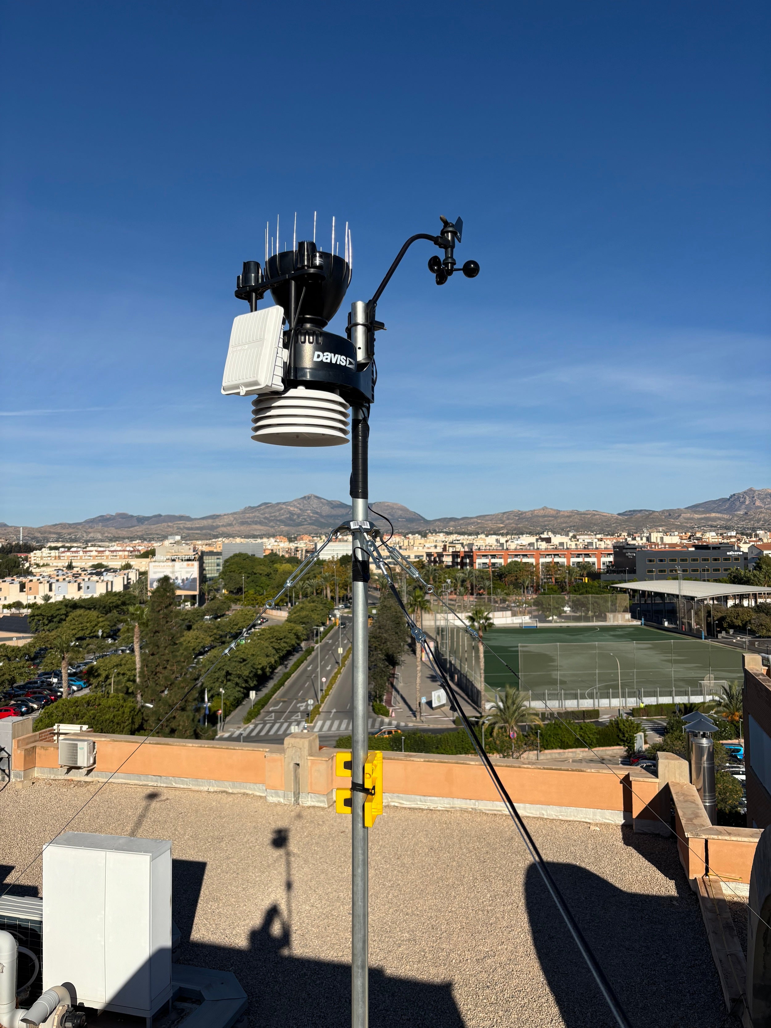 La Universidad de Alicante refuerza la investigación en riesgos naturales con dos nuevas estaciones meteorológicas La Universidad de Alicante refuerza la investigación en riesgos naturales con dos nuevas estaciones meteorológicas