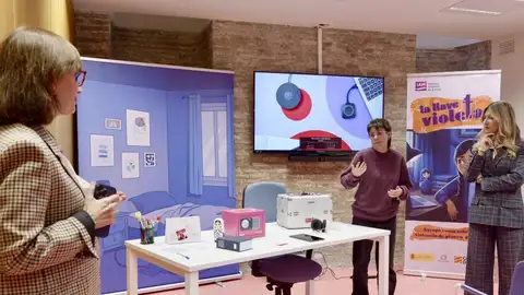 Antoñanzas y Vaquero durante su visita al CAIVIS Antoñanzas y Vaquero durante su visita al CAIVIS