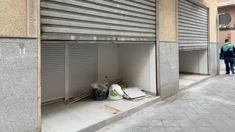 Obras en Elche de transformación en vivienda de un viejo local comercial. Obras en Elche de transformación en vivienda de un viejo local comercial.