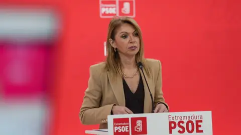 La portavoz del Grupo Socialista en la Diputación Permanente de la Asamblea de Extremadura, Piedad Álvarez, ofrece una rueda de prensa La portavoz del Grupo Socialista en la Diputación Permanente de la Asamblea de Extremadura, Piedad Álvarez, ofrece una rueda de prensa
