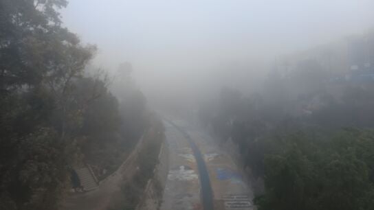 Niebla en la ladera del r&iacute;o Vinalop&oacute; en Elche.